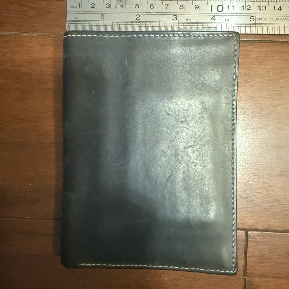 Men’s large leather wallet. EUC
